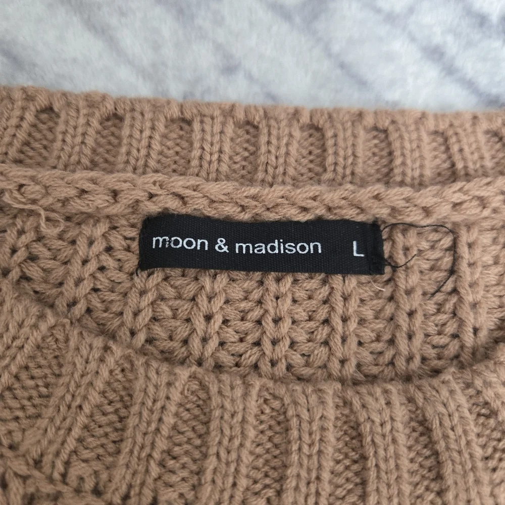 Moon & Madison Taupe Crew Neck Chunky Knit Sweater with Textured Sleeves Size L - Picture 8 of 9